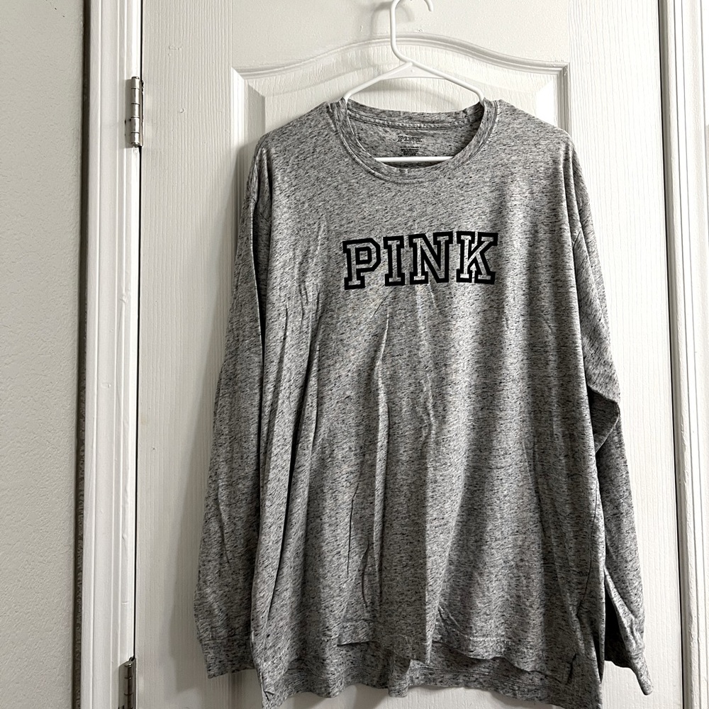EUC - VS PINK Long Sleeve size XL in Gray🤍